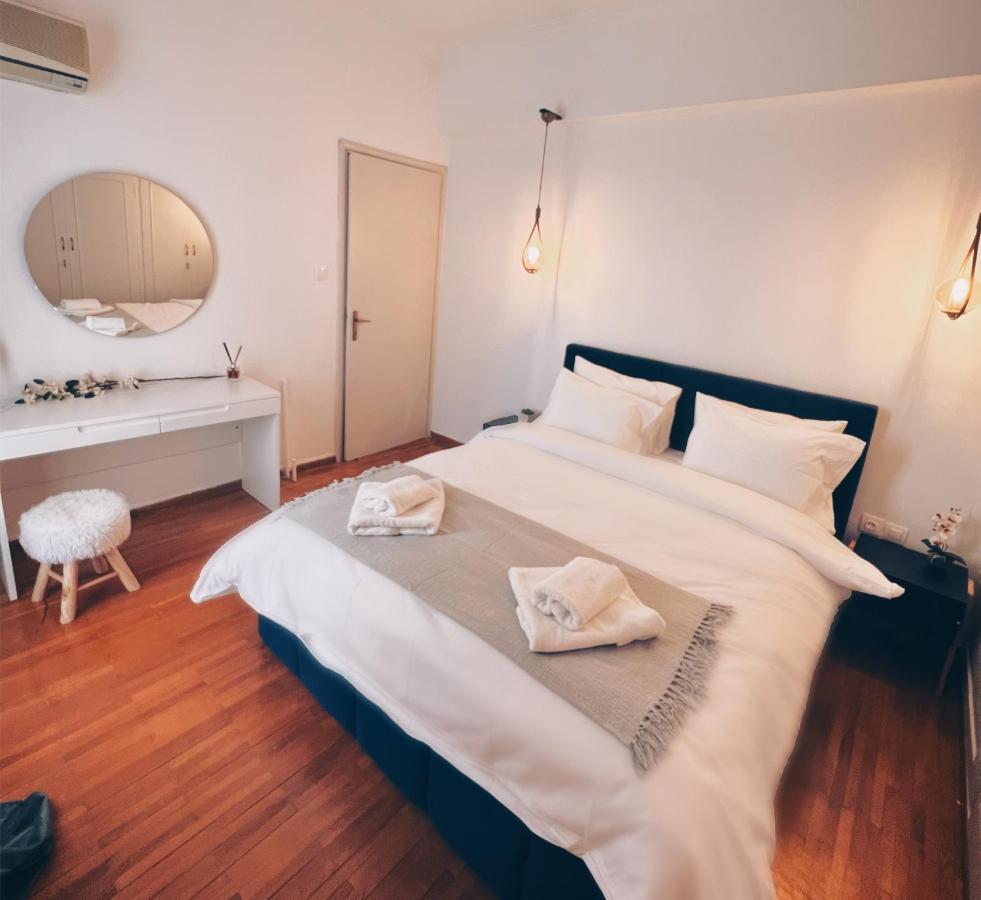 Seaside Apartment In Flisvos Marina Athens Exterior photo