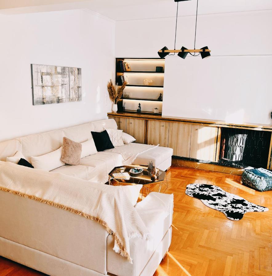 Seaside Apartment In Flisvos Marina Athens Exterior photo
